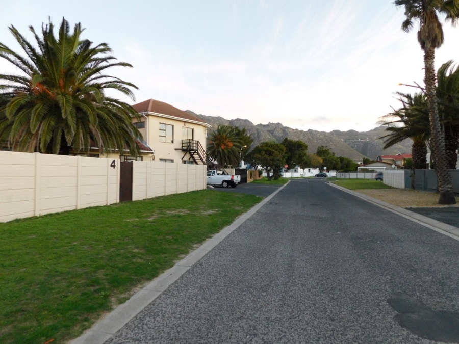 6 Bedroom Property for Sale in Dobson Western Cape